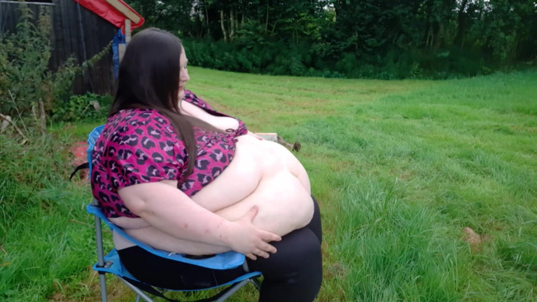 SSBBWLadyBrads: एसएसबीबीडब्ल्यू आउटडोर पेट खेलना और घूमना