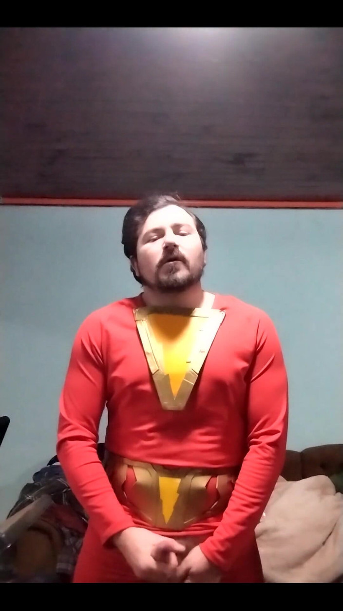 Rokkuman: Shazam, costumată