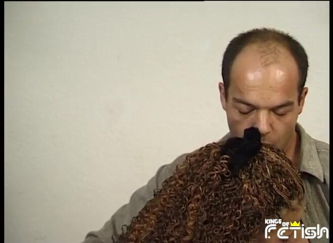 Family Role Playing: Сексуальная крошка с кудрявыми волосами трахает ее киску опытный мужчина