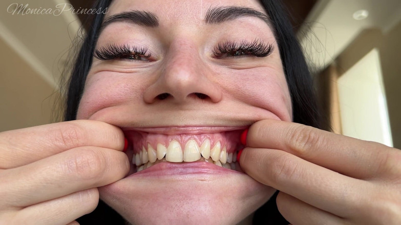 Princess Monica: Peregangan mulut &amp; mata besar