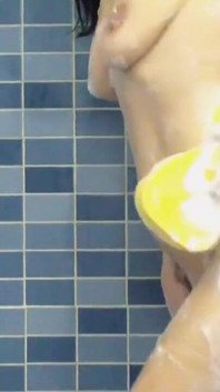Dusche im hotel. Spaniens mädchen natalie