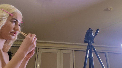 Faith Eros: Kýchání s hůlkami