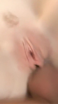 Si blonde kecil molek dalam stoking jala Haley Scott dikongkek dalam pepek, pantat dan mukanya