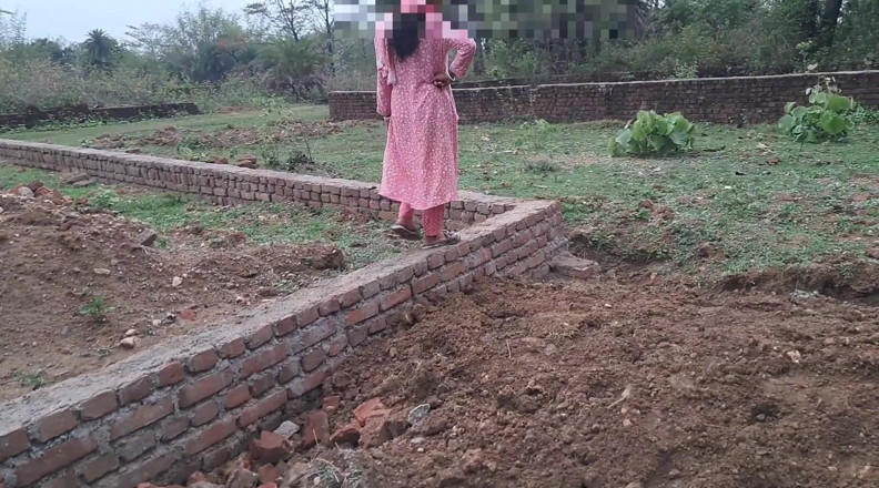 Sumaj: Young Indian Woman with Friend