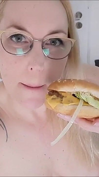 Mein Leckerer Saftiger Pipi-burger!!!