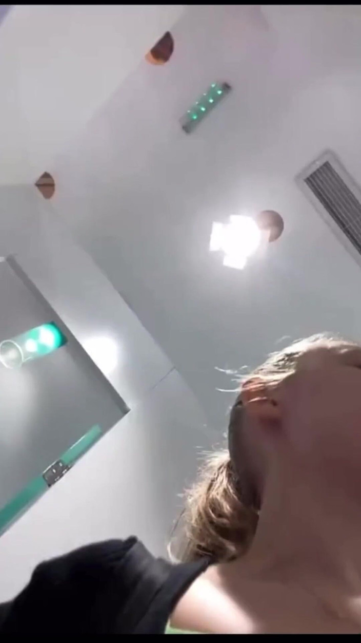 JuiceLussie: Мастурбация в магазине