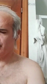 Fața mea și penisul meu și axilele mele în prim-plan!