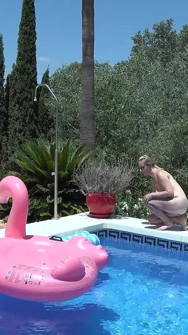 Auntjudys - 41yo Big Tit MILF Keira Gets Naughty by the Pool (Aunt Judy's)
