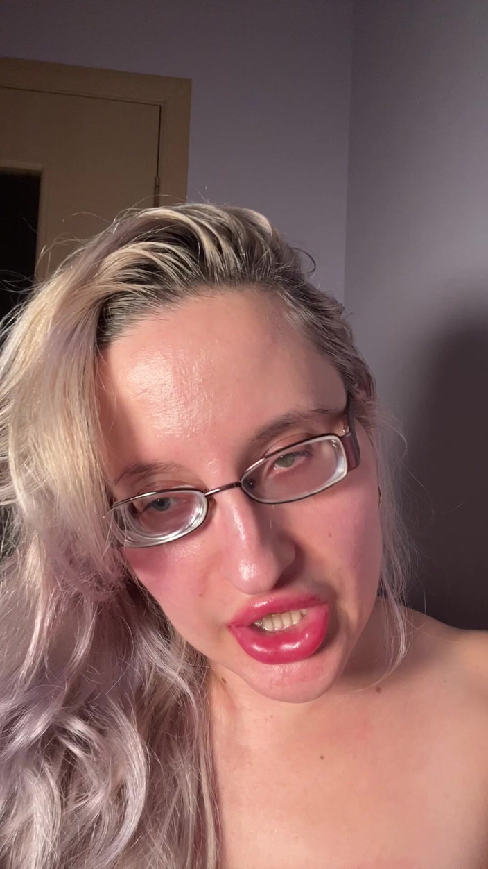 FinDom Goaldigger:  Dudak bağımlılığı - cüzdanınızı teslim edin
