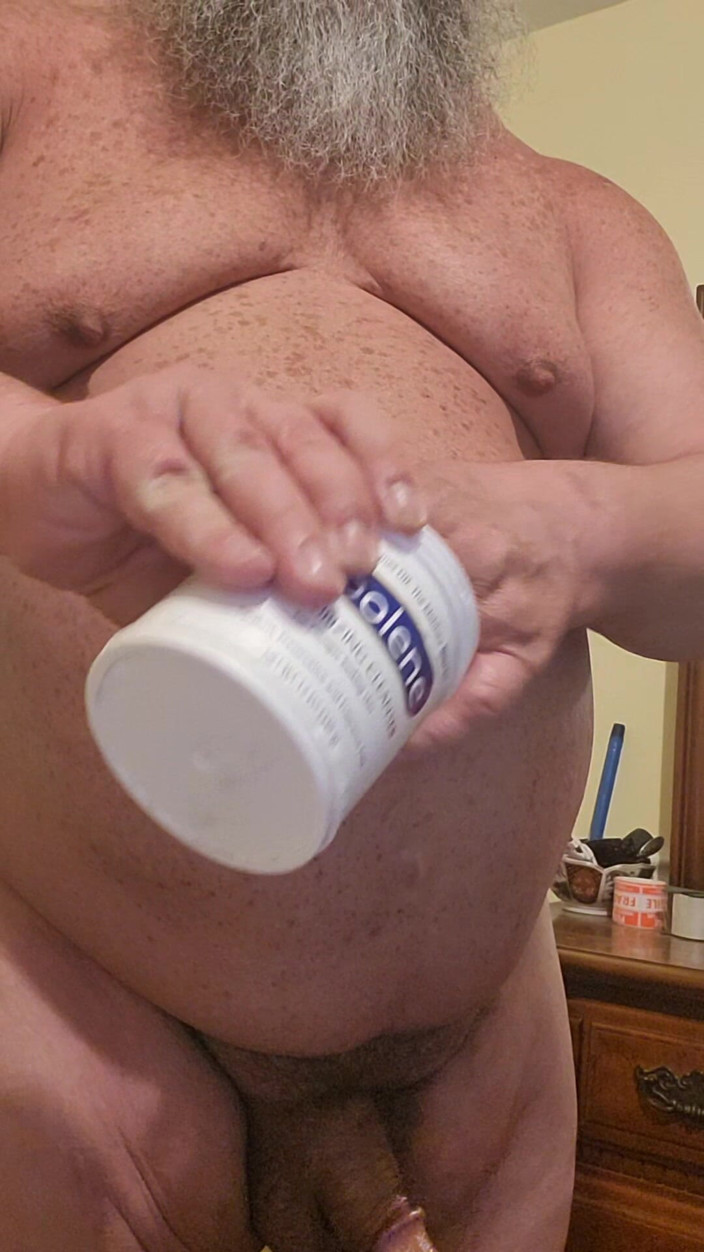 GeneWadexxx: 핫한 부하를 따먹는 거유 곰
