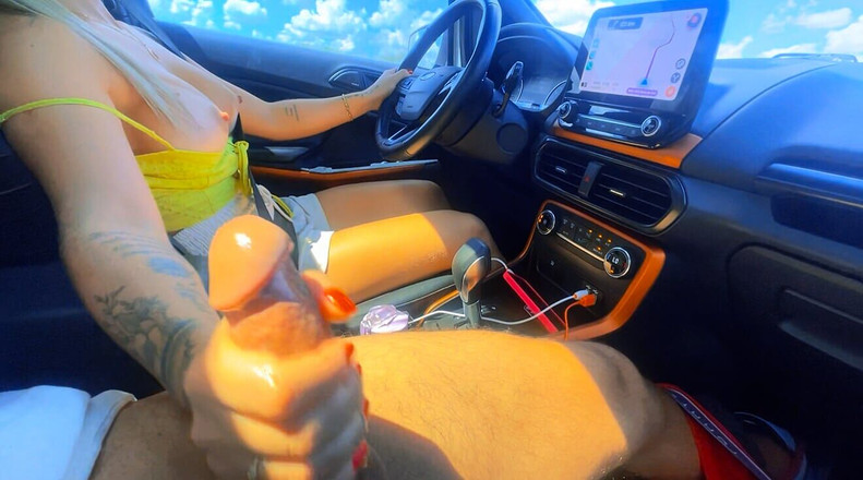 Lil Daffy: Un mystérieux chauffeur Uber se branle en chevauchage