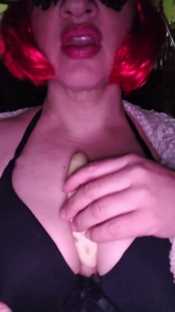 My sexy MILFS: Sepupu berdada saya dengan pisang