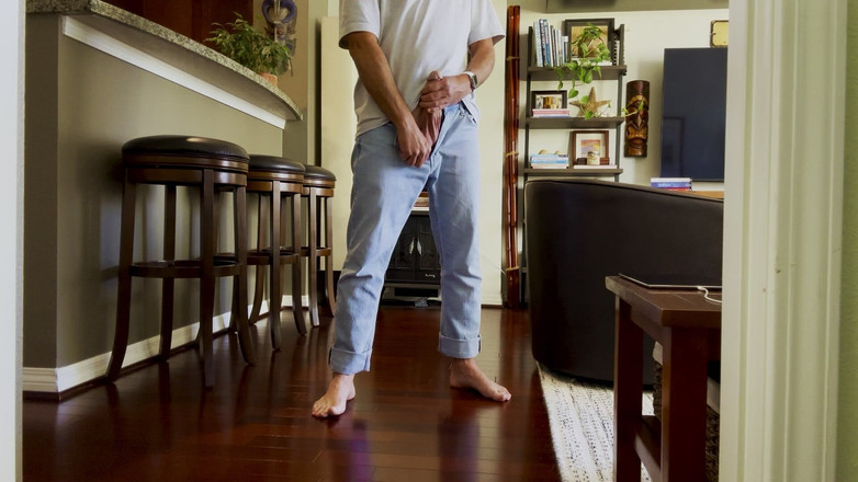 Barefoot Blake: Arătându-mi pula frumoasă, coaiele, curul, picioarele goale