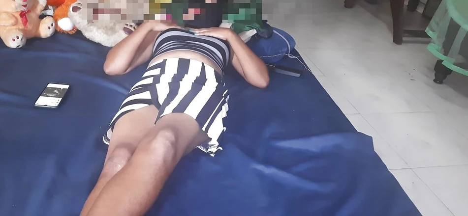 PinkyCouple: Video gadis india dientot habis-habisan sambil masturbasi memeknya untuk pacarnya!