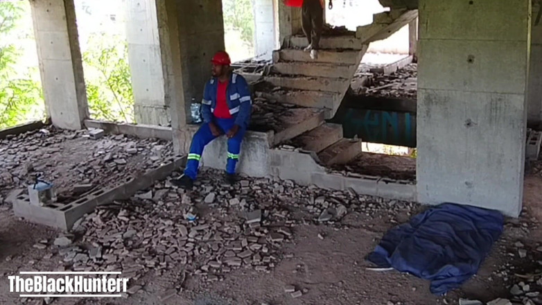 TheBlacKHunterr: Muncitori se fut la locul de muncă în ziua muncii