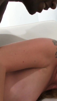 Gorąca biała scena żony 4 blond milf w okularach Jenny Leigh lubi międzyrasowy ze swoim chłopakiem z sąsiedztwa