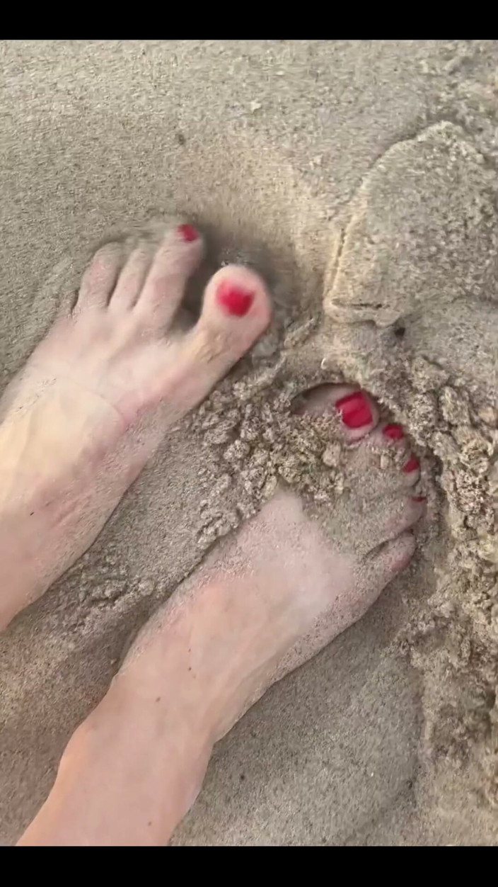Dominatrix Miss Patricia Stark: Meine füße lieben das meer so sehr