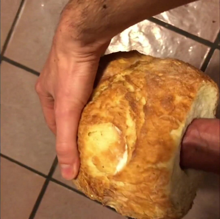 Francesco Spinozzi: Làm tình với bánh mì