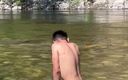 Z twink: नदी में नग्न आदमी