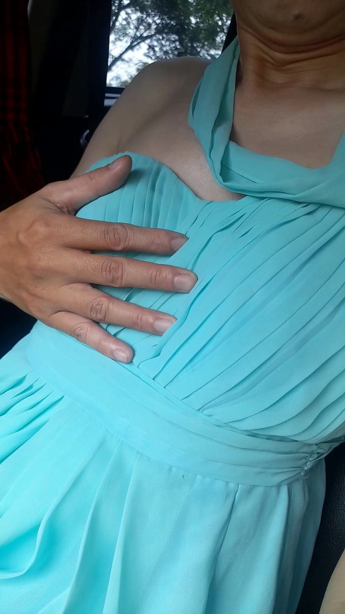 Naomisinka: Rochie chiffon albastru care poartă spermă cu căptușeala din satin