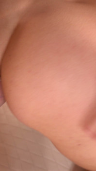 Una miLF arrapata ha giocato con tutti i suoi buchi poi mi ha fatto sborrare nel culo