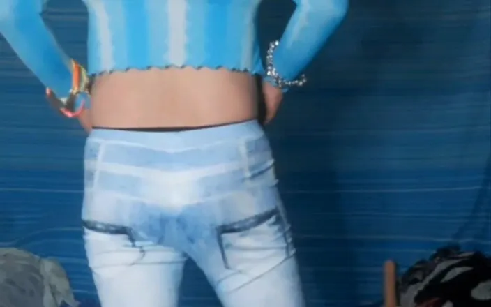 Lizzaali: Posing and Teasing in My Sexy Stretch Pants and Heels