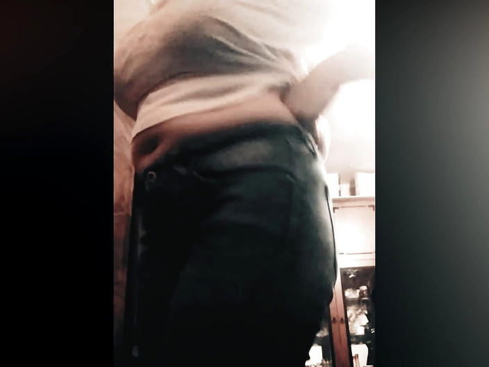 Mr_geenx: 真正的继母 57 岁，给我看她的天然巨乳。自制 018