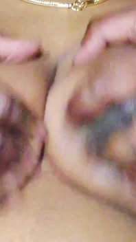 Sexy tia gostosa seduziu seu namorado com seus peitos
