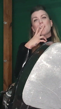 Smoking Latex Queen