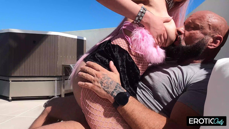 MILFFreaksX: Kariyer yapmak istiyor ve buna çok çaba harcıyor