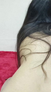 Hintli üvey kız kardeş sonunda üvey erkek kardeşini baştan çıkararak başarılı oluyor