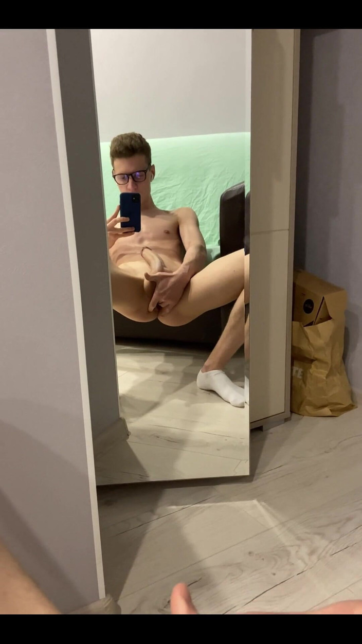 Tommy10boy: Дрочити перед дзеркалом