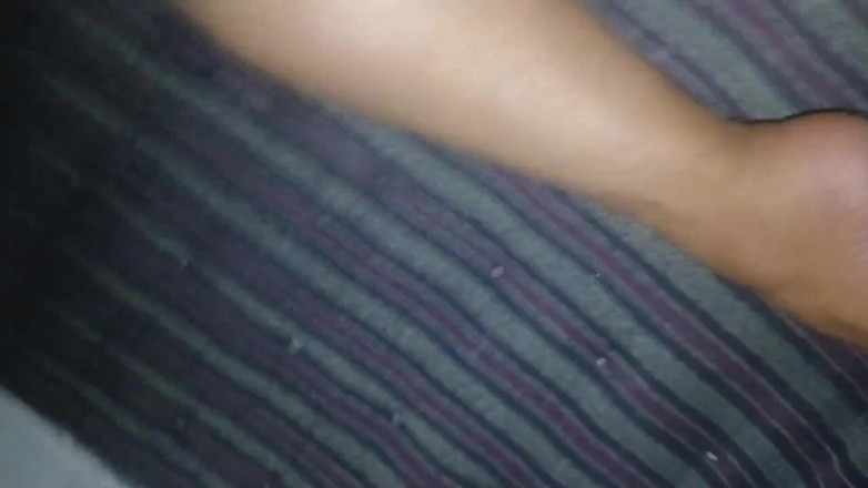 Desi Angel: Pierwszy raz mój chłopak pieprzy moją dupę palcami i jego...