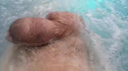 Monster_Meat_: Spuszczanie w jacuzzi