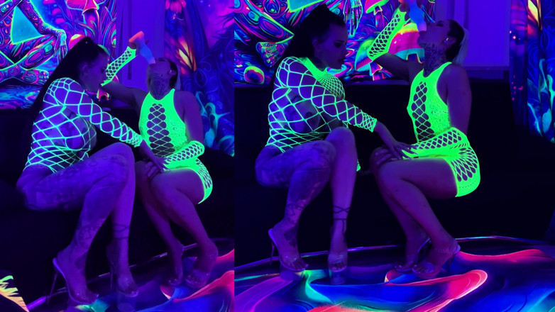 MissAlessaMilano: Neon Light with 2 Crazy Girls