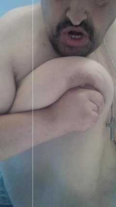 Chubbytits16: 誰もこの処女ぽっちゃり男を欲しがらないので、自分自身で遊ぶ