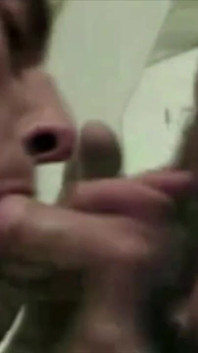 ビンテージポルノ。屋外のトイレでセックス