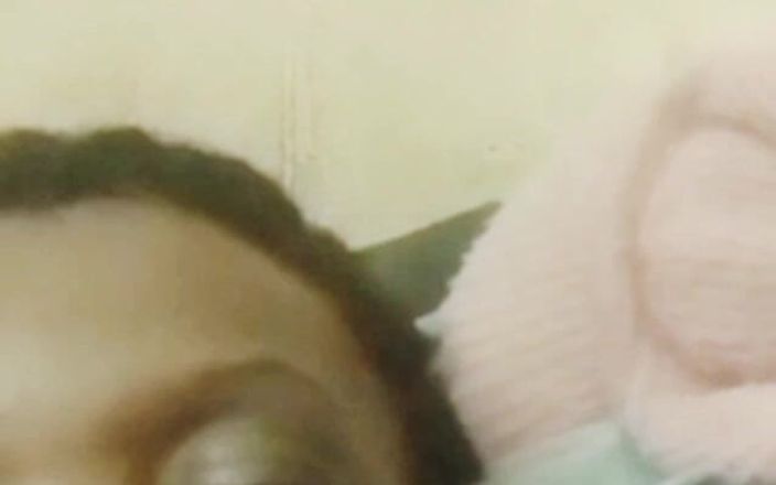 Me and my new slut: Ả điếm già da đen thích thủ dâm lẫn nhau khi gọi,