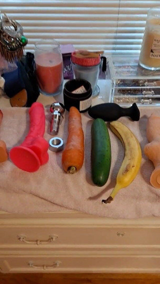 Victoria Lecherri: Showing off all the toys and objects i am going...