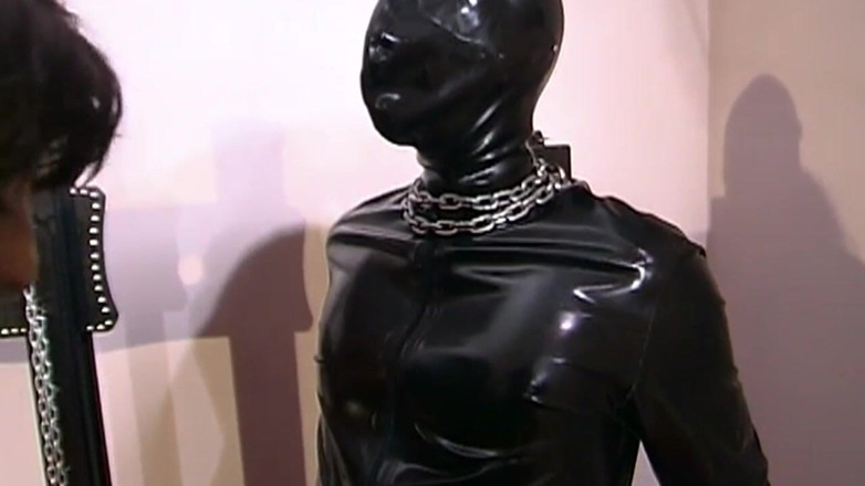 Bangora sluts: Latex-hengste schwelgen in intensiven gummi-fetischspielen
