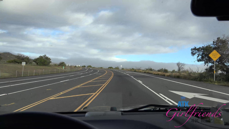 ATK Girlfriends: 차에서 알몸으로 놀고 있는 Vina