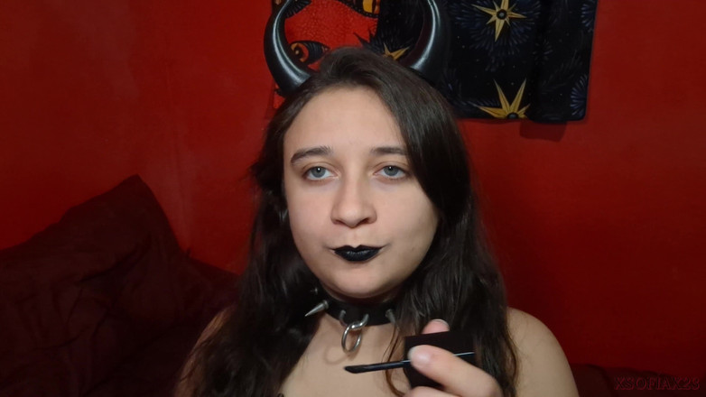 Sofia Nightshade: ブラックリップスティックメイク
