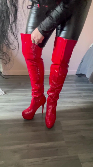 Maitresse Clara: Dedizione totale ai miei stivali alti fino alla coscia