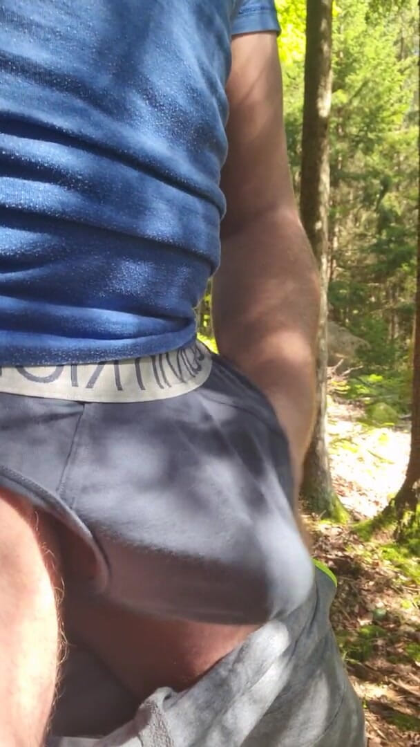 CumShorts: Outdoor cum