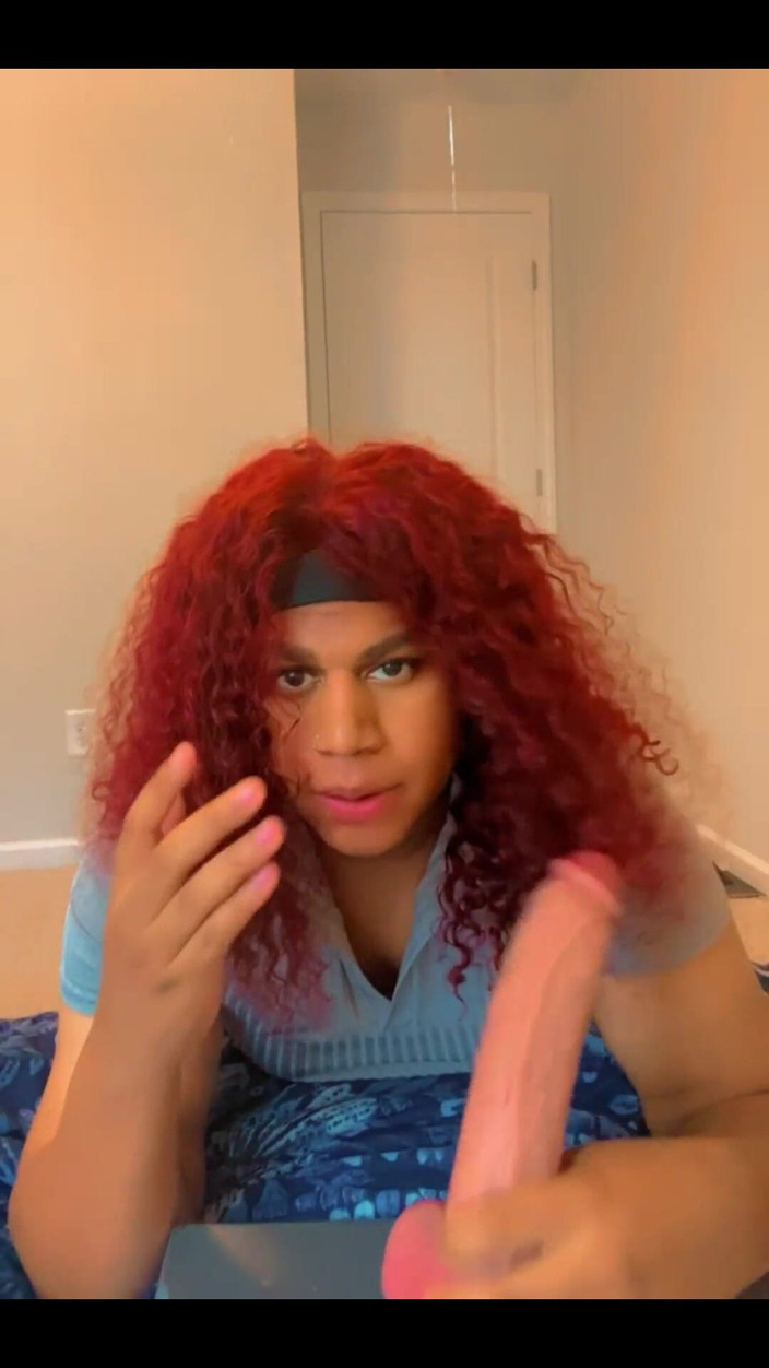 Hicktown_hoochi: Cewek sange ini lagi asik raksasa pria kulit putih