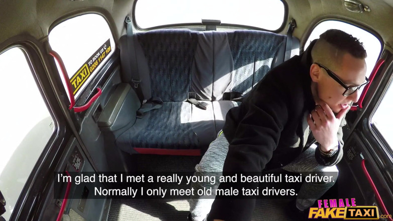 Female Fake Taxi: Taxi femminile falso - l'autista tettona scambia fare per scopare