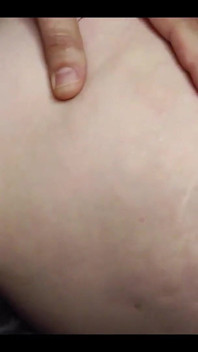 Tombul orta yaşlı seksi kadın domalarak boşalıyor