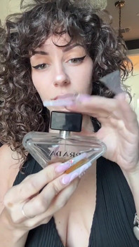 Bouteille de parfum ASMR