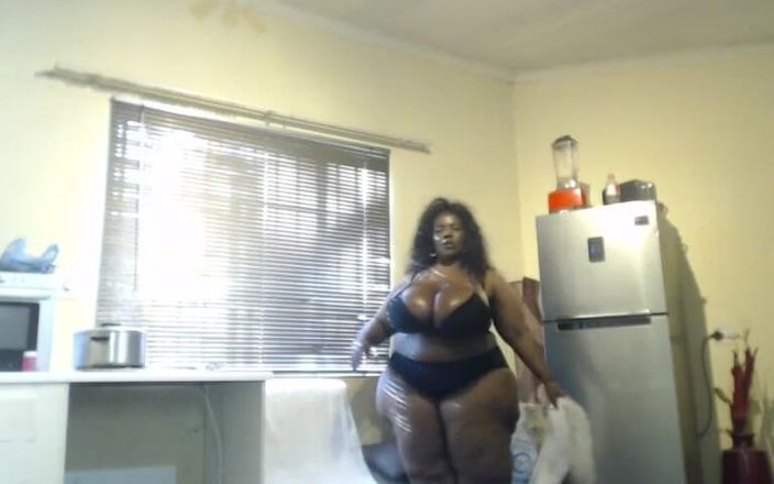 Legendary Booty Overdose: SSBBW MILF Stripteasing