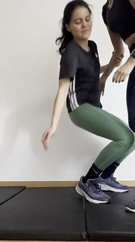 do samlaingikon unke leging men apne jim mait par bakvaas